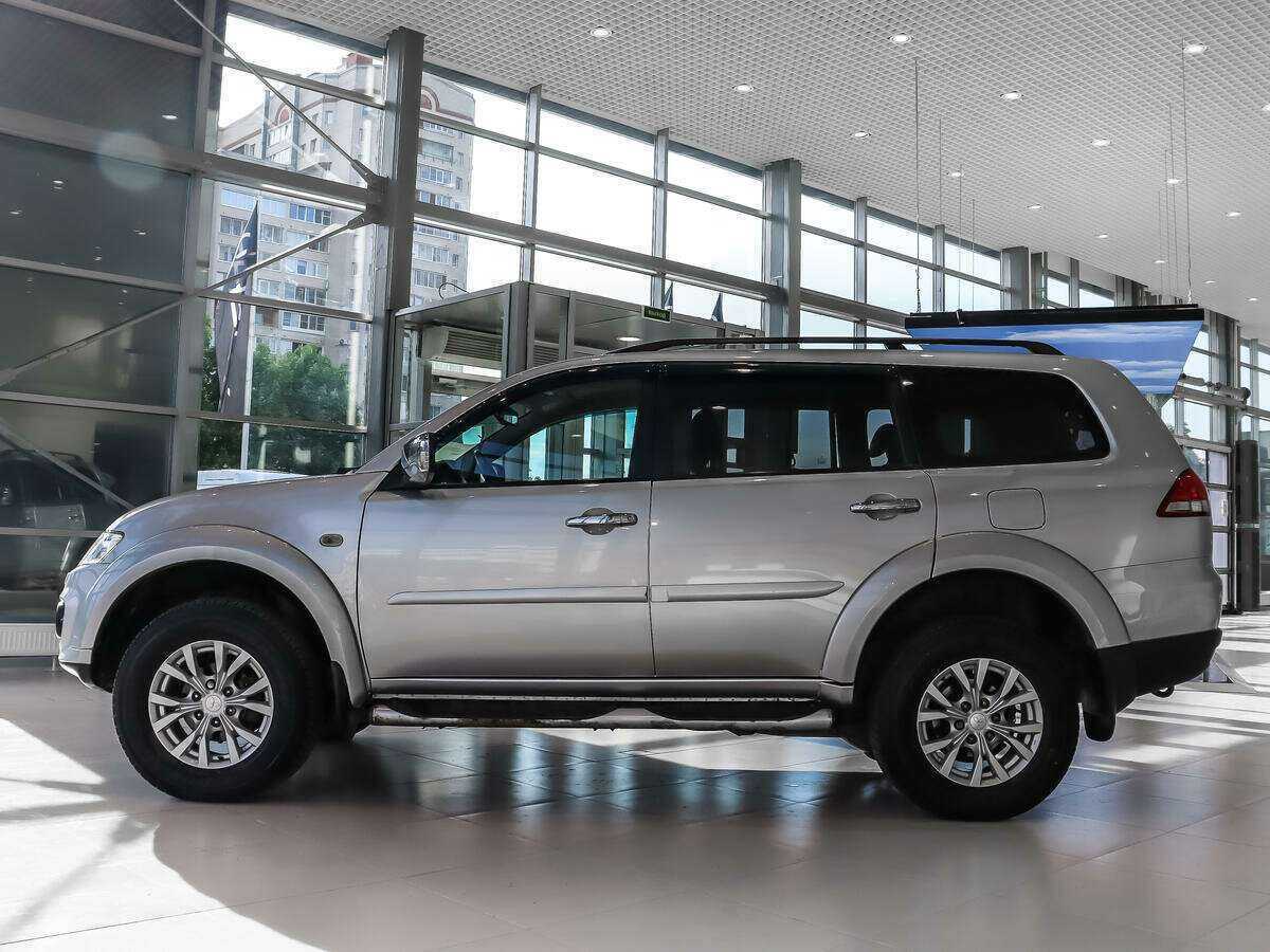 Mitsubishi Pajero Sport с пробегом — 2015 год. Фото: #6