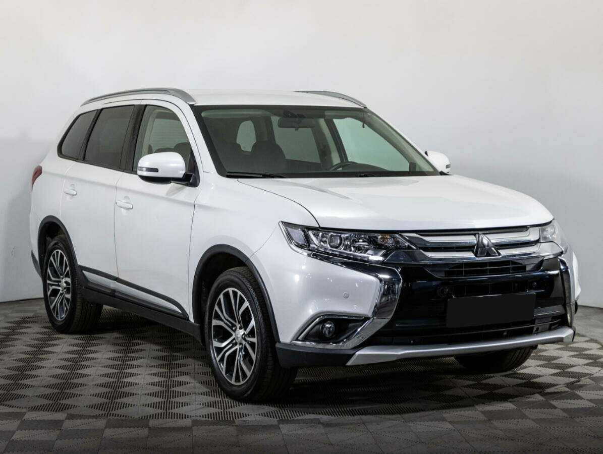 Mitsubishi Outlander с пробегом — 2018 год. Фото: #2