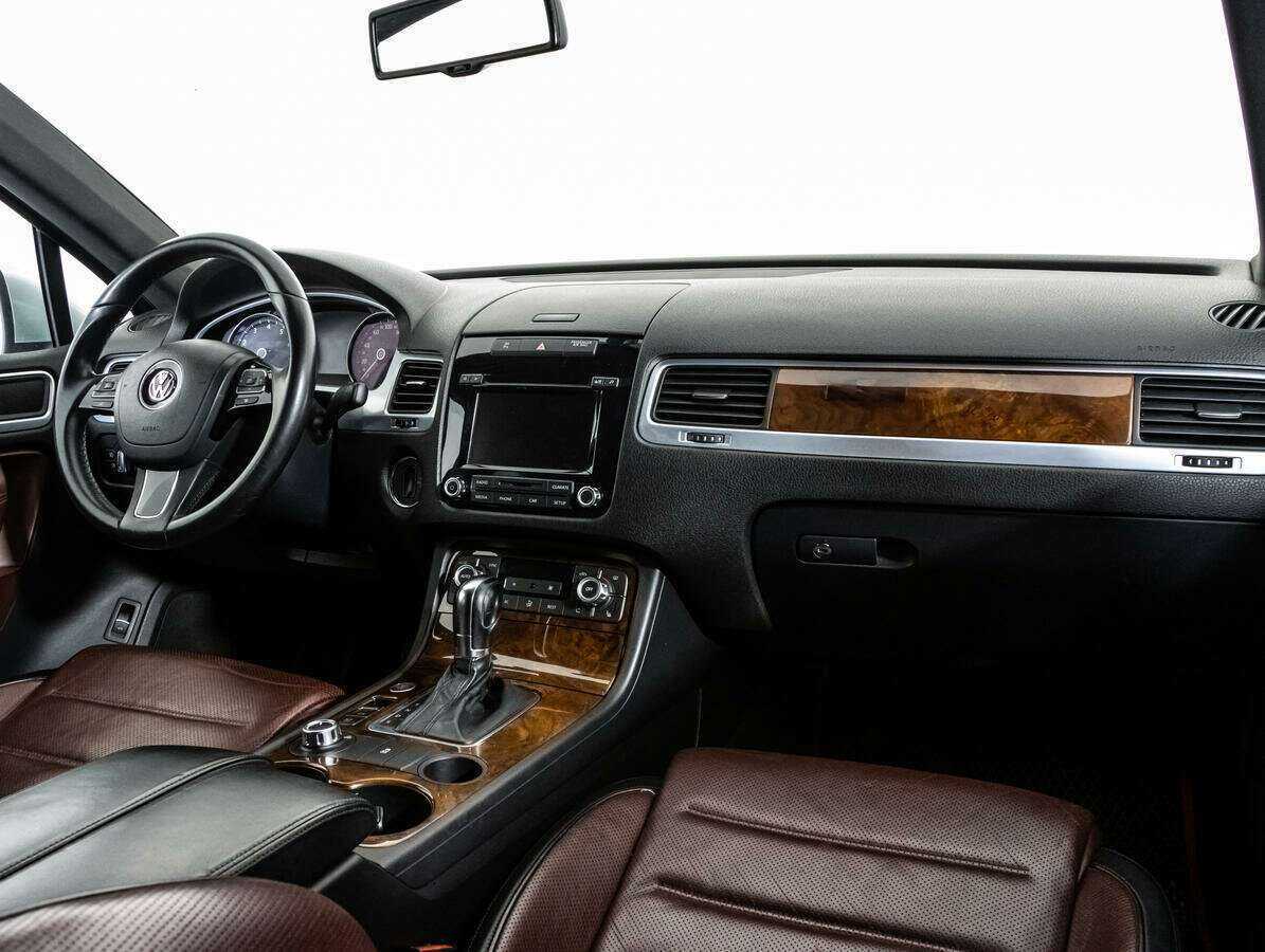 Volkswagen Touareg с пробегом — 2012 год. Фото: #6