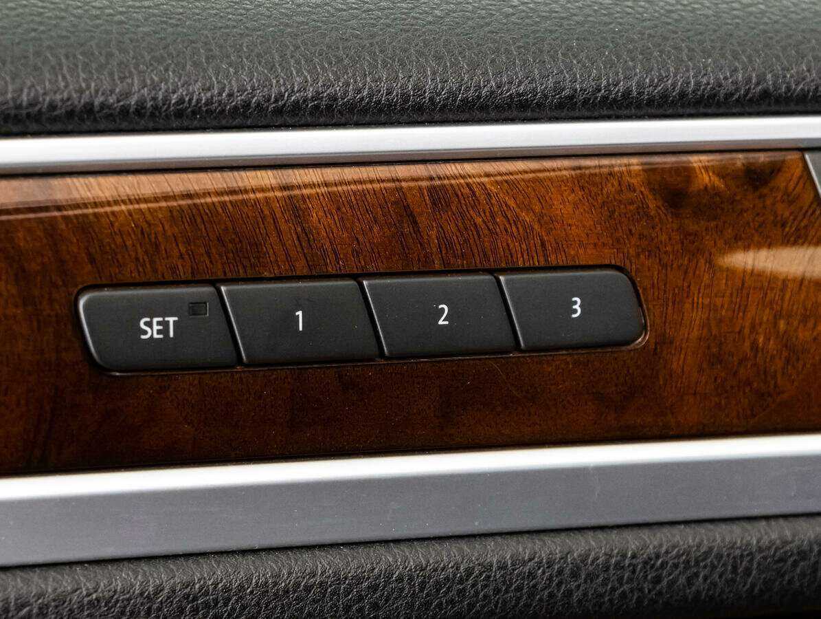 Volkswagen Touareg с пробегом — 2012 год. Фото: #15