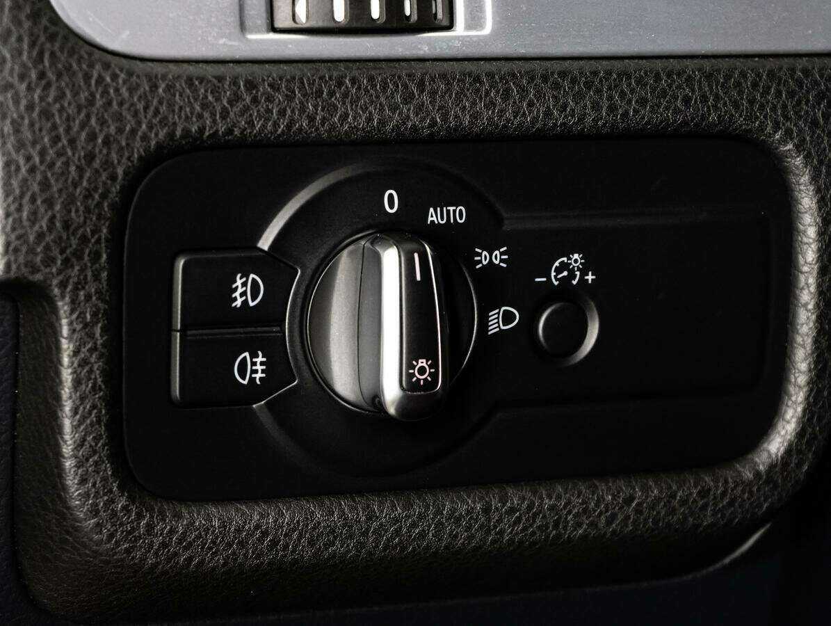 Volkswagen Touareg с пробегом — 2012 год. Фото: #16