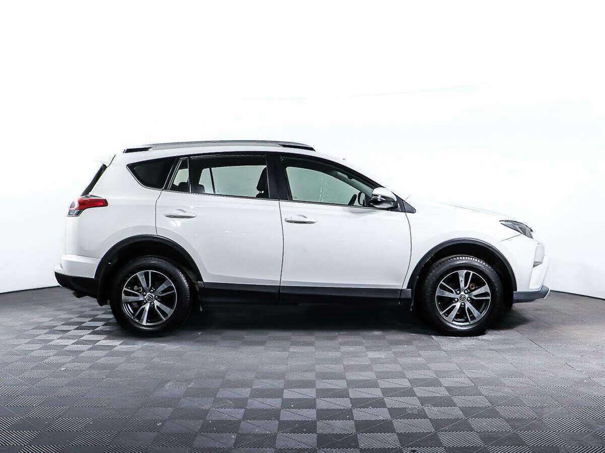 Toyota RAV4 с пробегом — 2018 год. Фото: #3