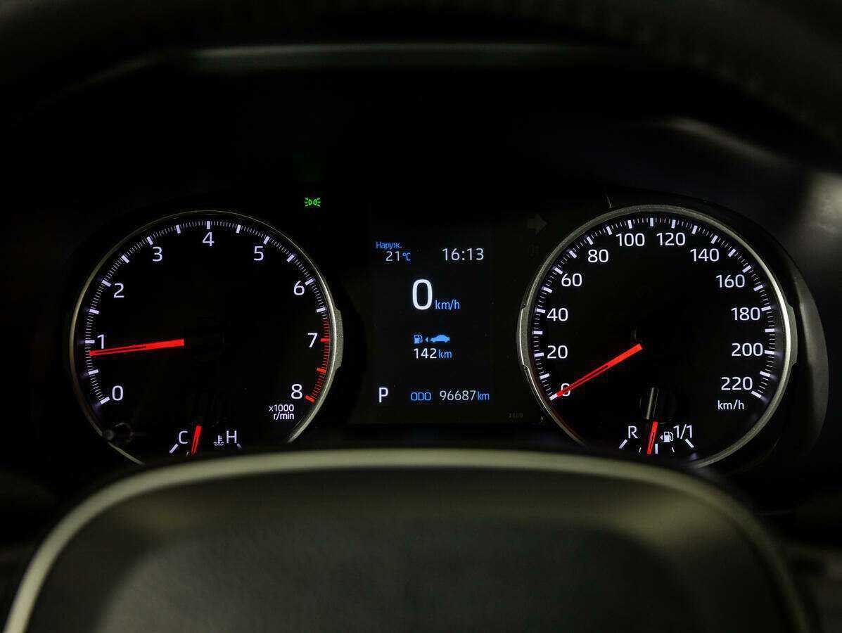 Toyota RAV4 с пробегом — 2021 год. Фото: #8