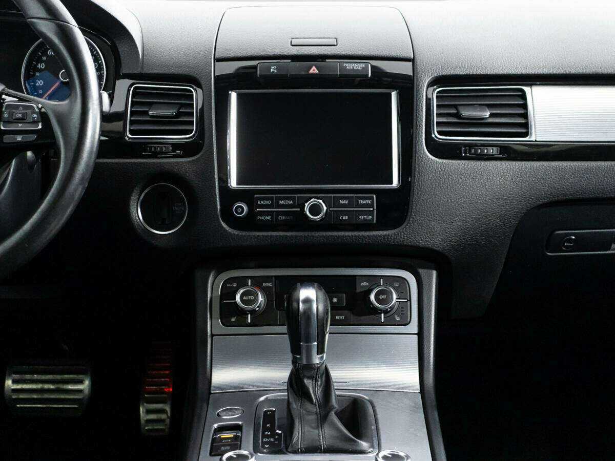 Volkswagen Touareg с пробегом — 2012 год. Фото: #13