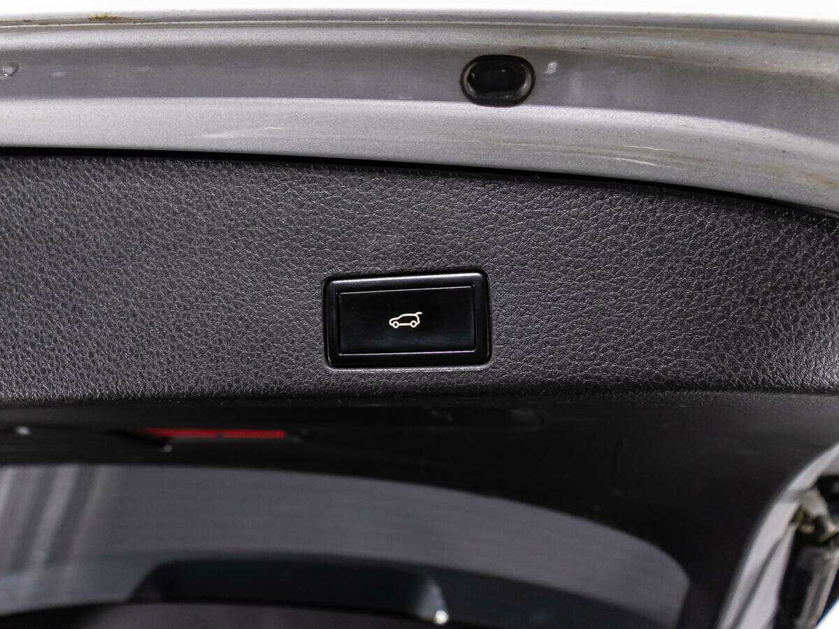 Volkswagen Touareg с пробегом — 2012 год. Фото: #14