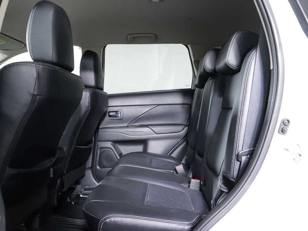 Mitsubishi Outlander с пробегом — 2016 год. Фото: #9