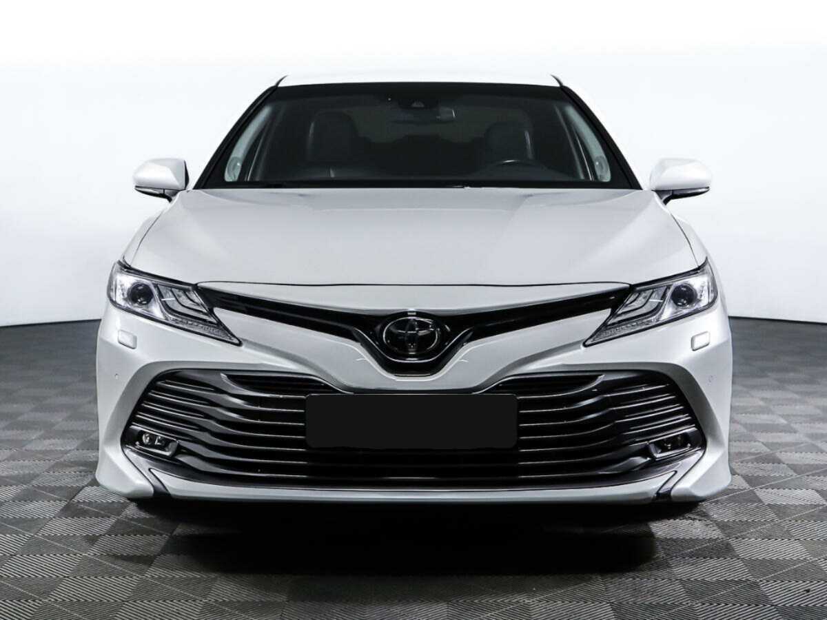 Toyota Camry с пробегом — 2018 год. Фото: #1