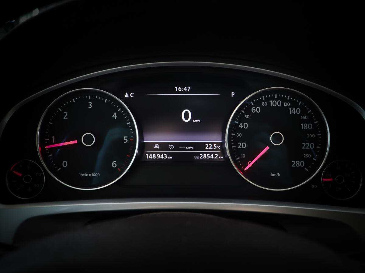 Volkswagen Touareg с пробегом — 2014 год. Фото: #13