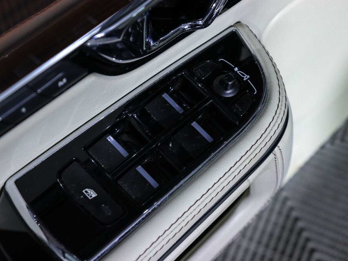 Jaguar XJ с пробегом — 2014 год. Фото: #24