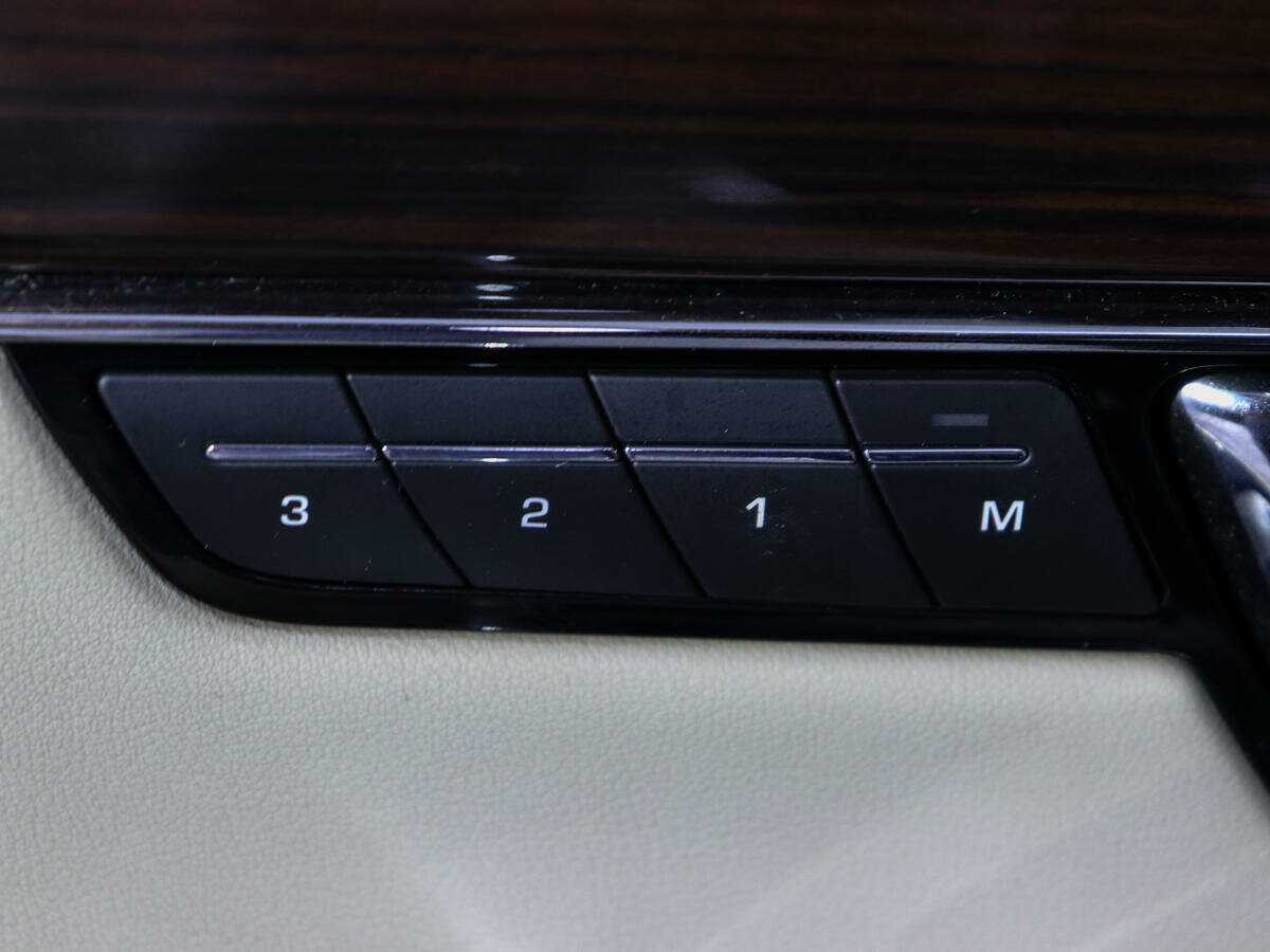 Jaguar XJ с пробегом — 2014 год. Фото: #26