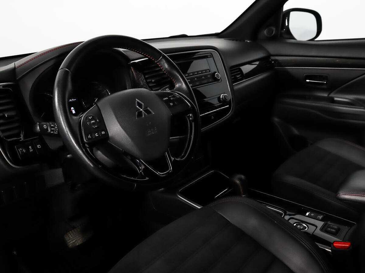Mitsubishi Outlander с пробегом — 2021 год. Фото: #8