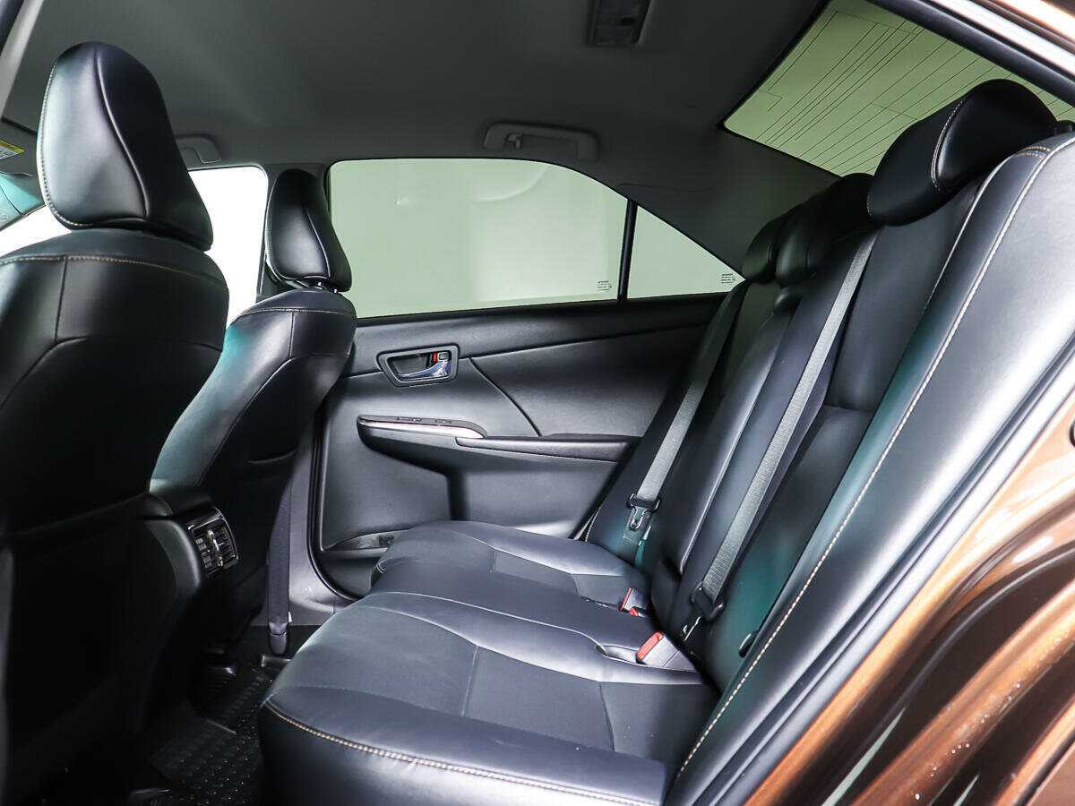 Toyota Camry с пробегом — 2017 год. Фото: #11