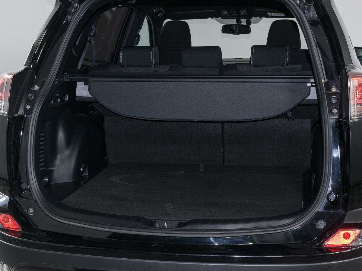 Toyota RAV4 с пробегом — 2018 год. Фото: #6