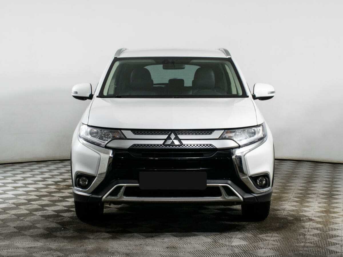Mitsubishi Outlander с пробегом — 2020 год. Фото: #1