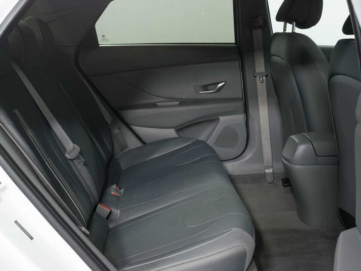 Hyundai Elantra с пробегом — 2021 год. Фото: #11