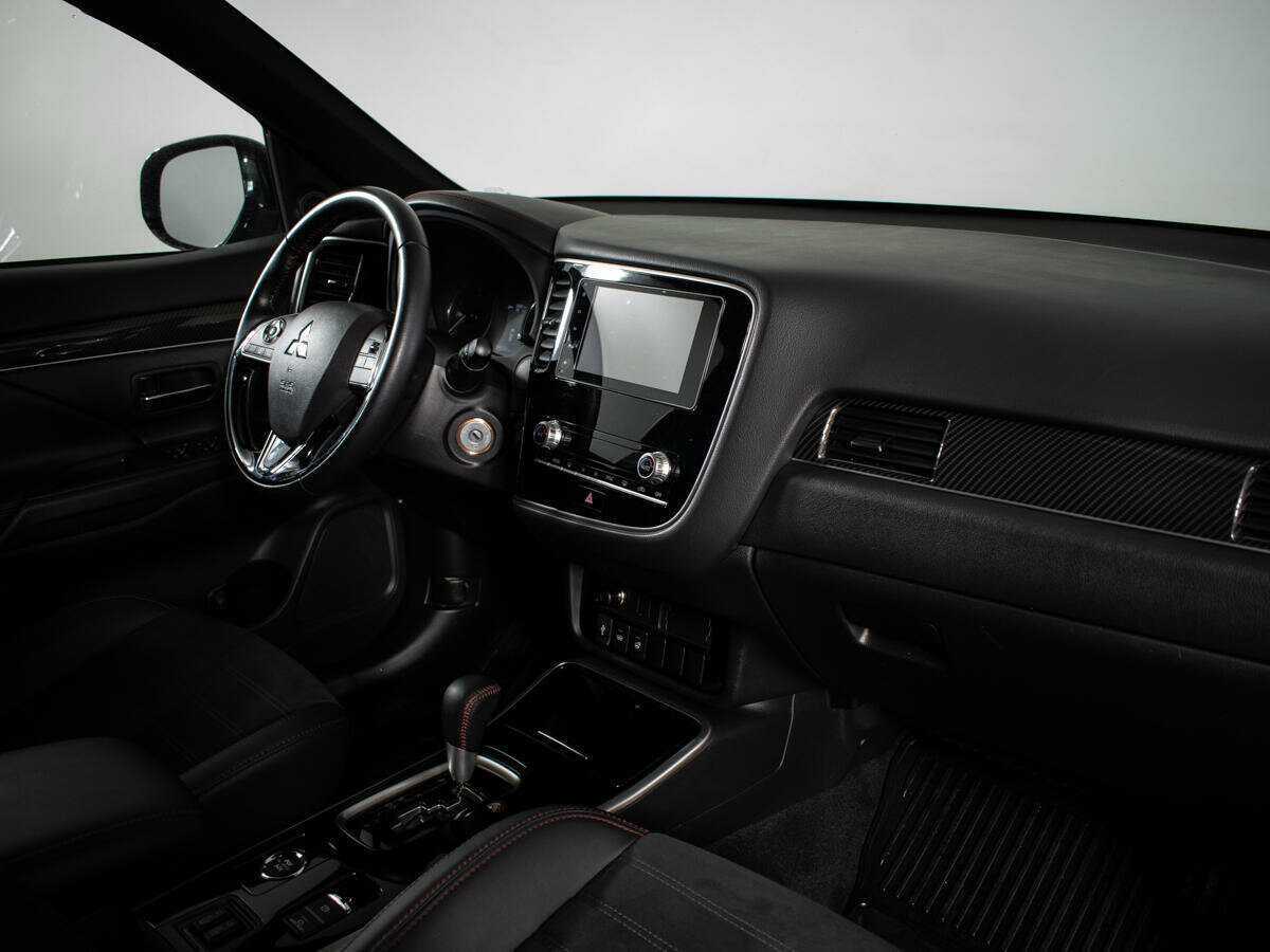 Mitsubishi Outlander с пробегом — 2021 год. Фото: #6