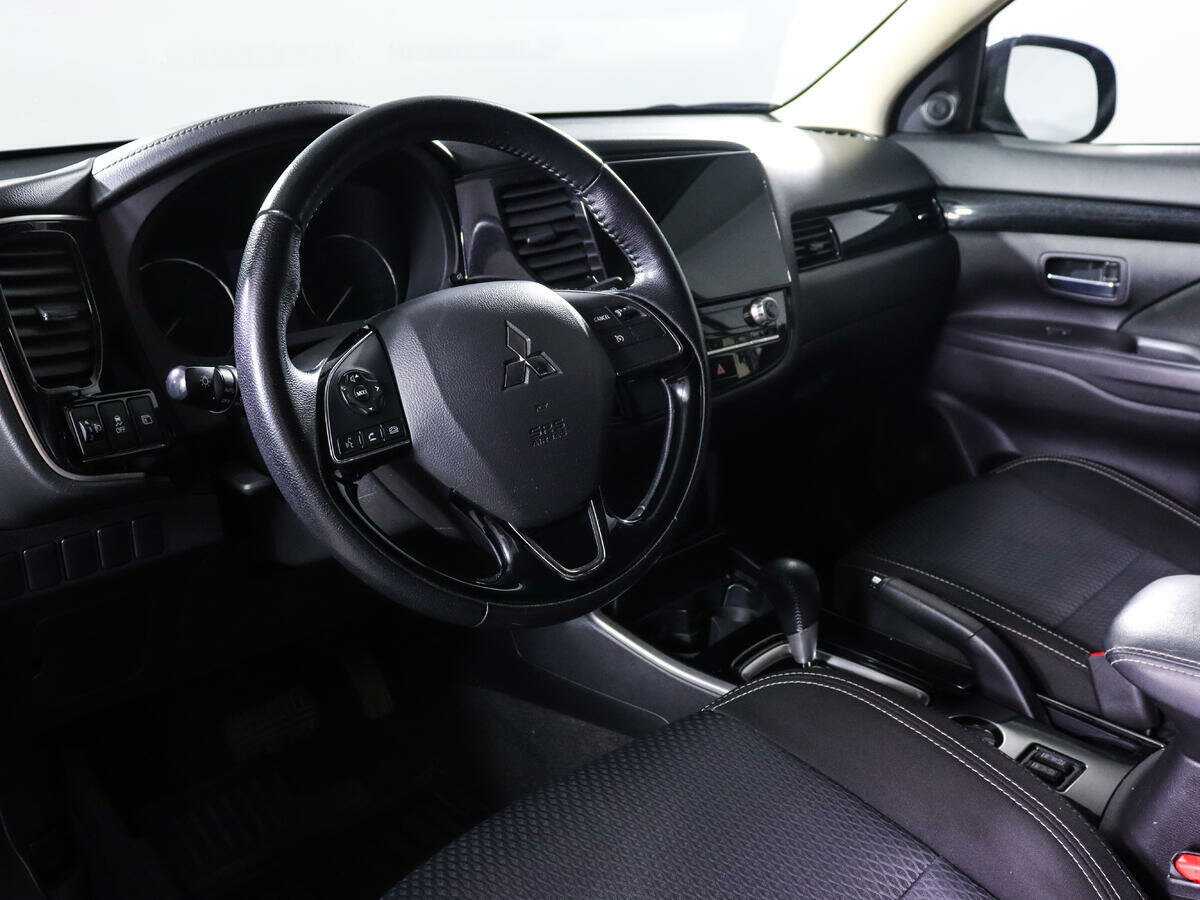 Mitsubishi Outlander с пробегом — 2021 год. Фото: #11