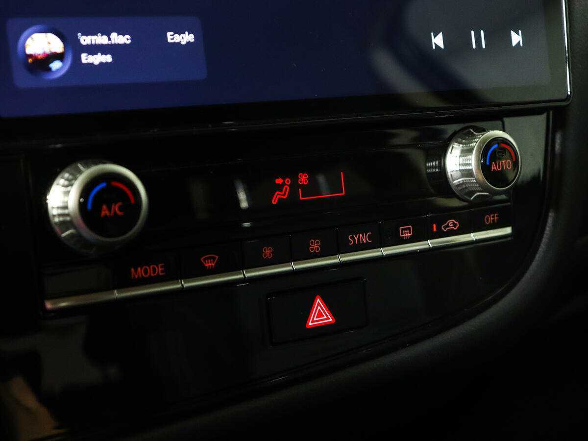 Mitsubishi Outlander с пробегом — 2021 год. Фото: #13