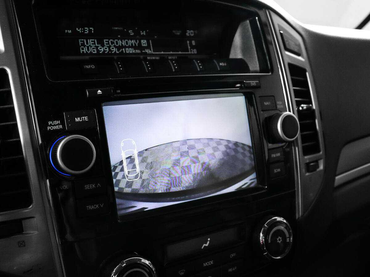 Mitsubishi Pajero с пробегом — 2014 год. Фото: #12