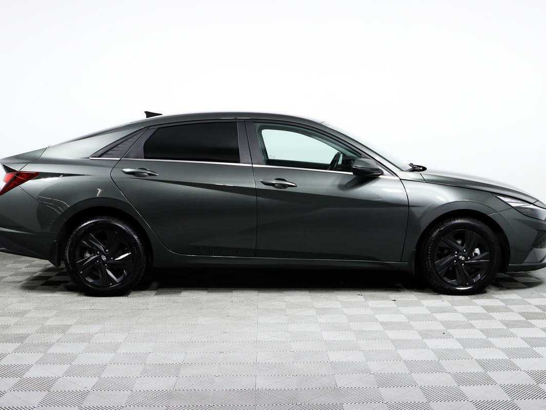 Hyundai Elantra с пробегом — 2021 год. Фото: #3