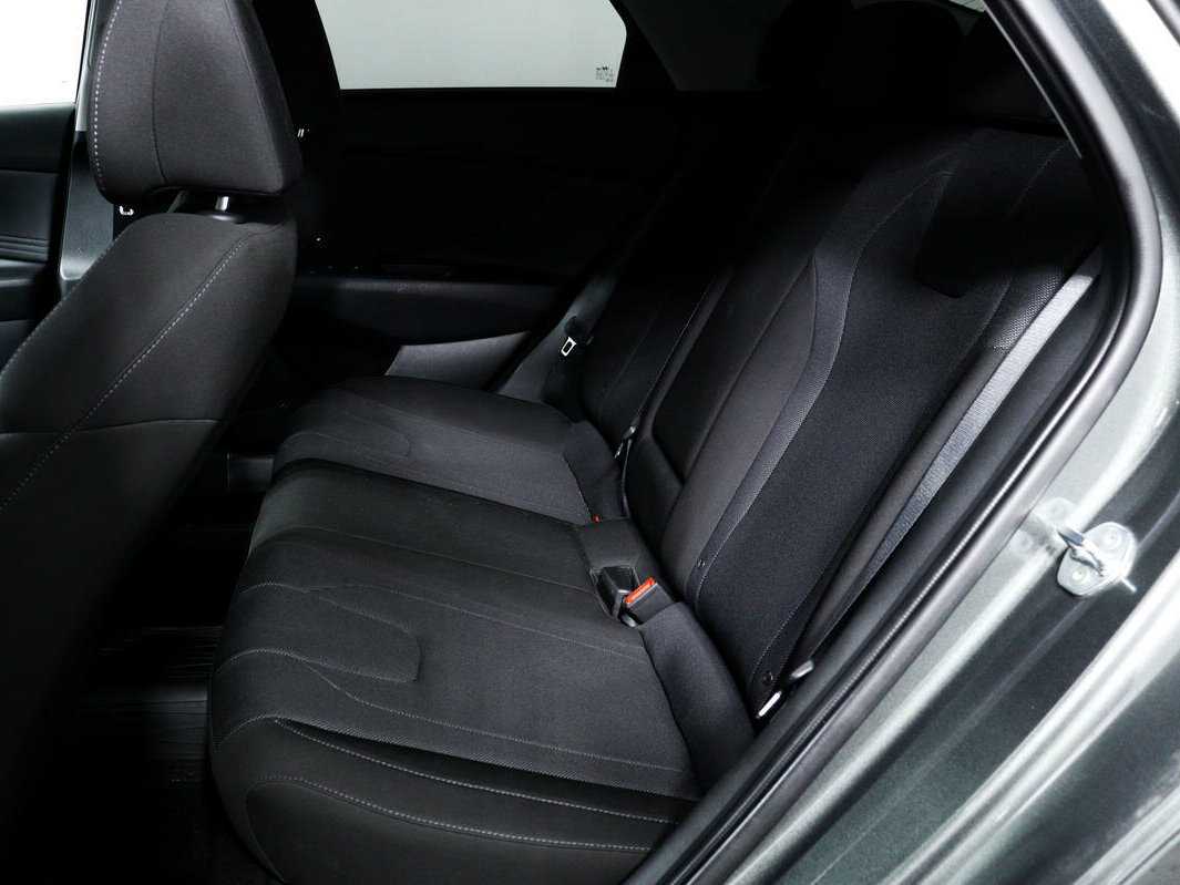 Hyundai Elantra с пробегом — 2021 год. Фото: #10