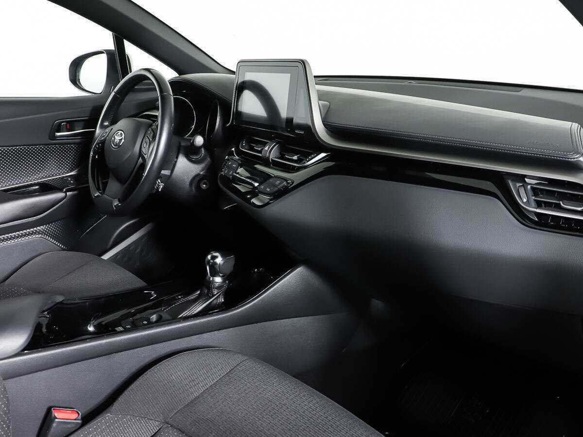 Toyota C-HR с пробегом — 2018 год. Фото: #8