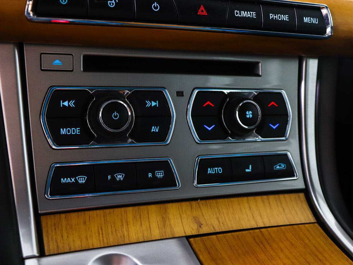 Jaguar XF с пробегом — 2014 год. Фото: #16