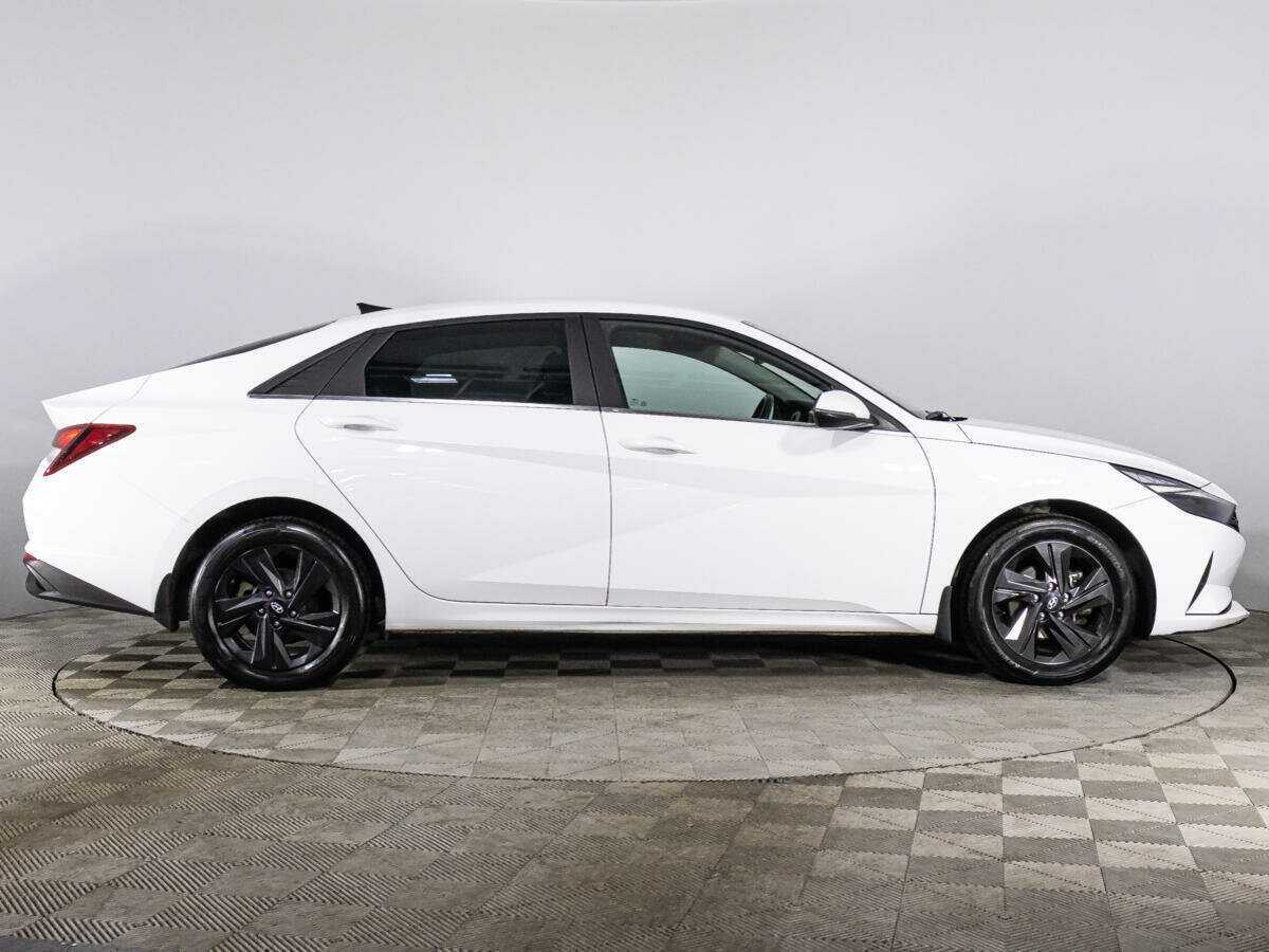 Hyundai Elantra с пробегом — 2021 год. Фото: #3
