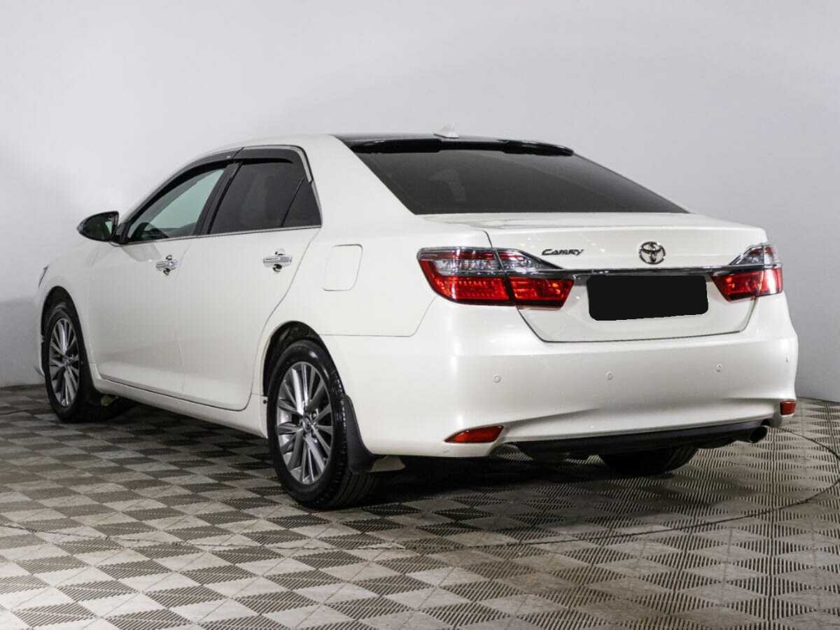 Toyota Camry с пробегом — 2017 год. Фото: #6