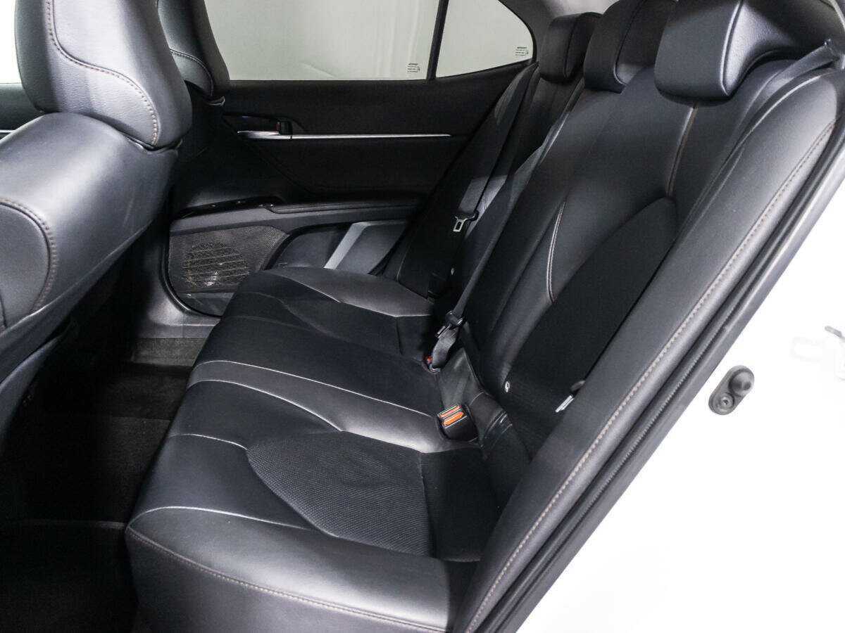 Toyota Camry с пробегом — 2020 год. Фото: #9