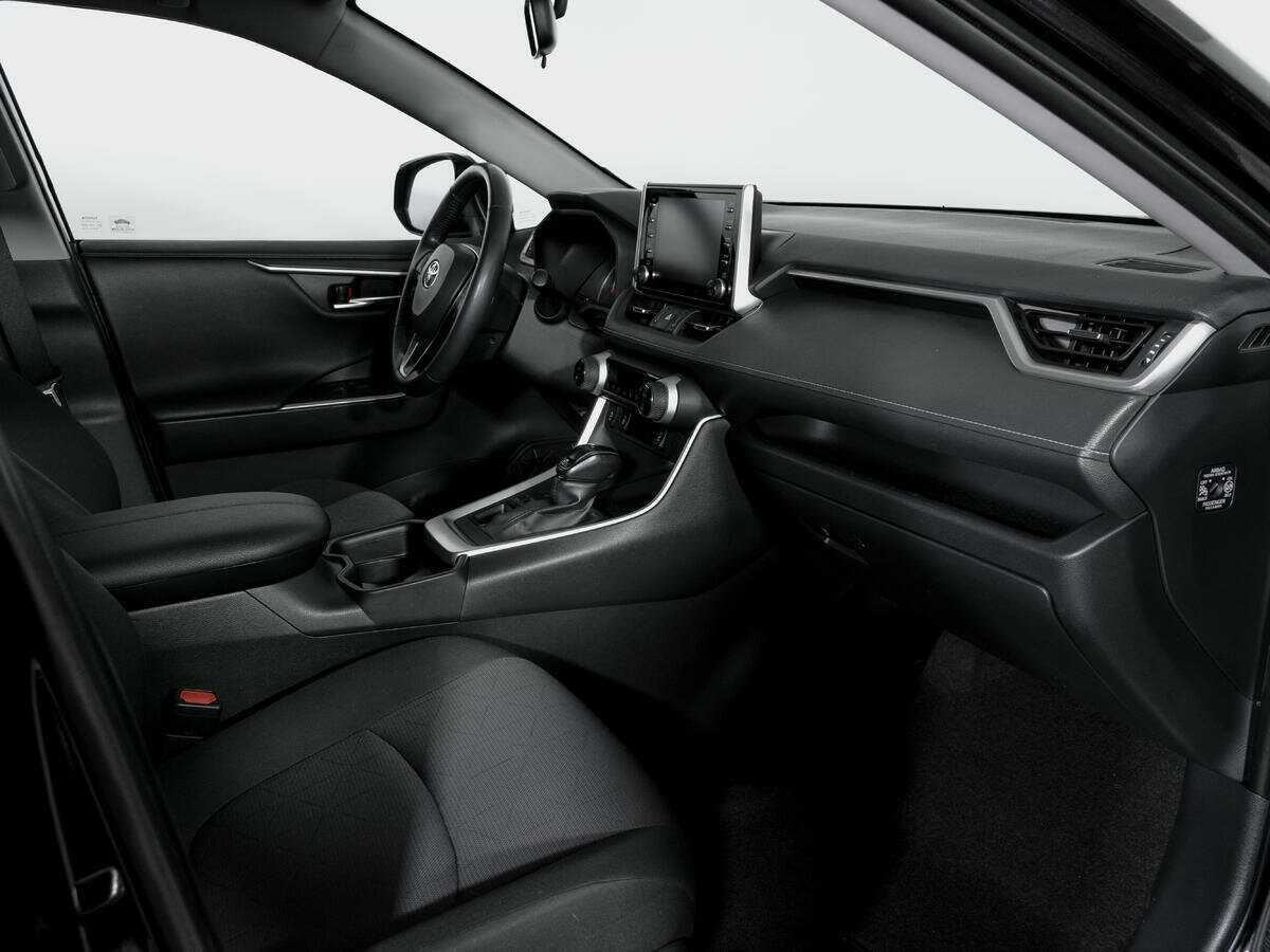 Toyota RAV4 с пробегом — 2020 год. Фото: #8