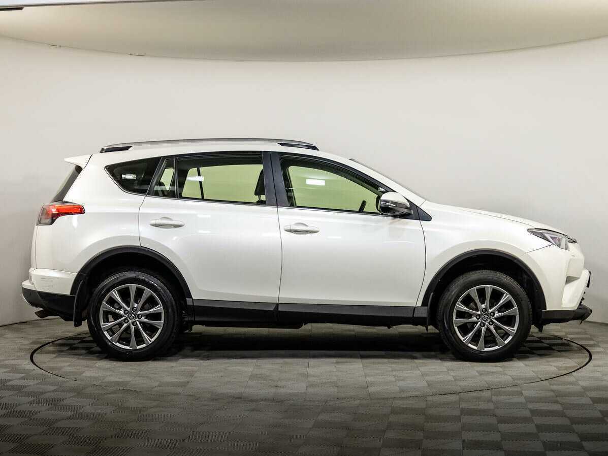 Toyota RAV4 с пробегом — 2015 год. Фото: #2