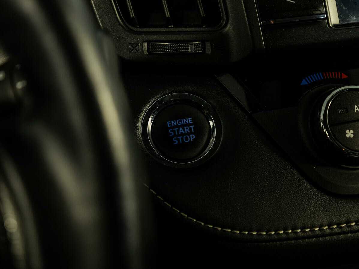 Toyota RAV4 с пробегом — 2015 год. Фото: #16