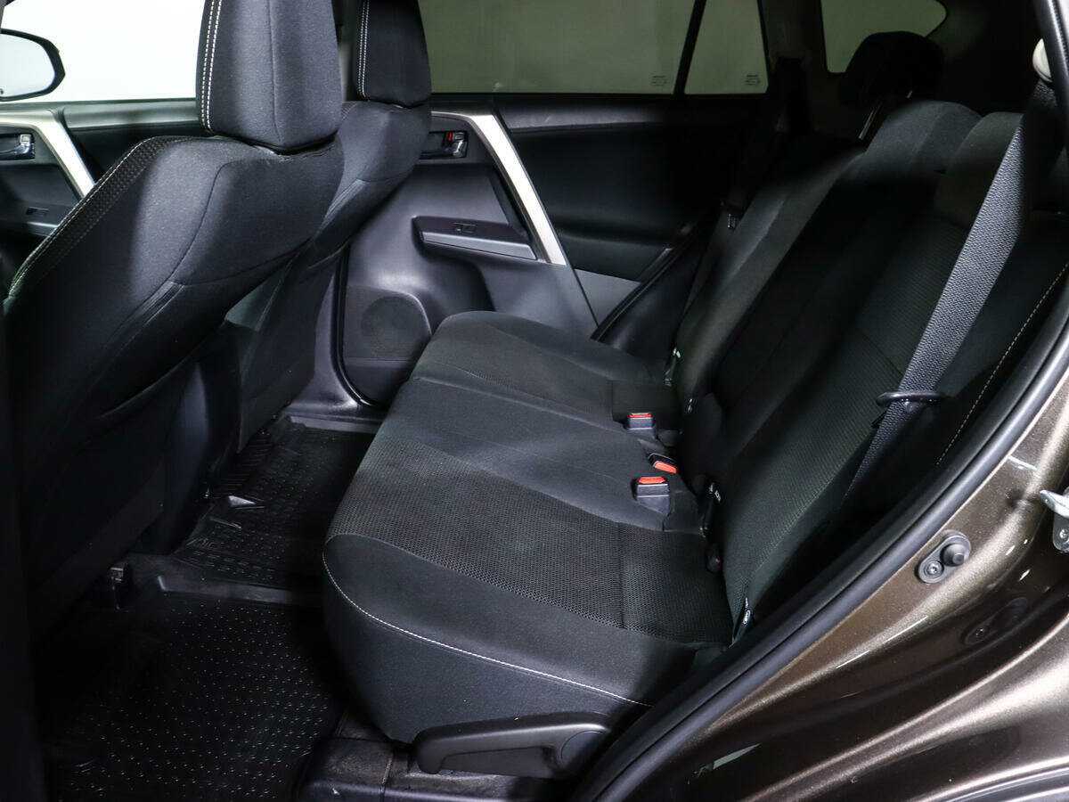 Toyota RAV4 с пробегом — 2018 год. Фото: #8