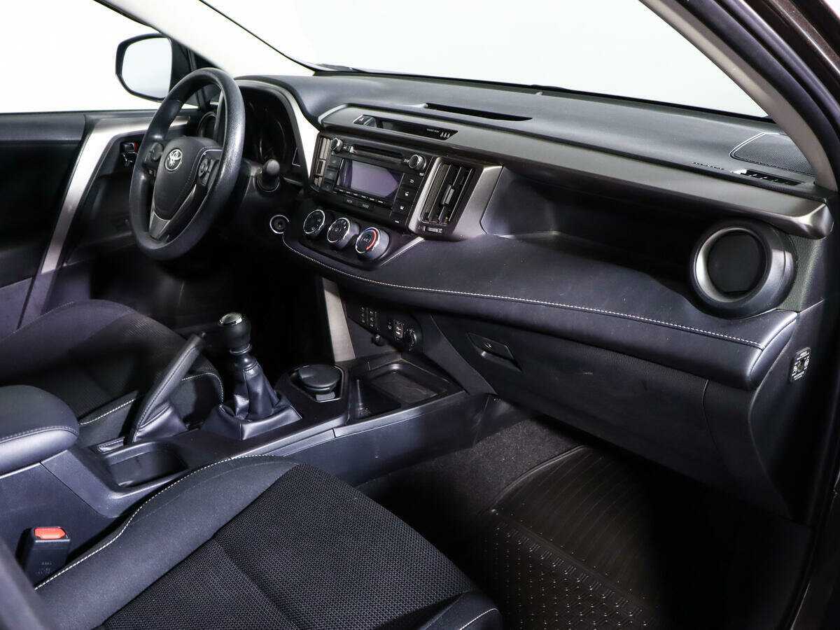 Toyota RAV4 с пробегом — 2018 год. Фото: #9