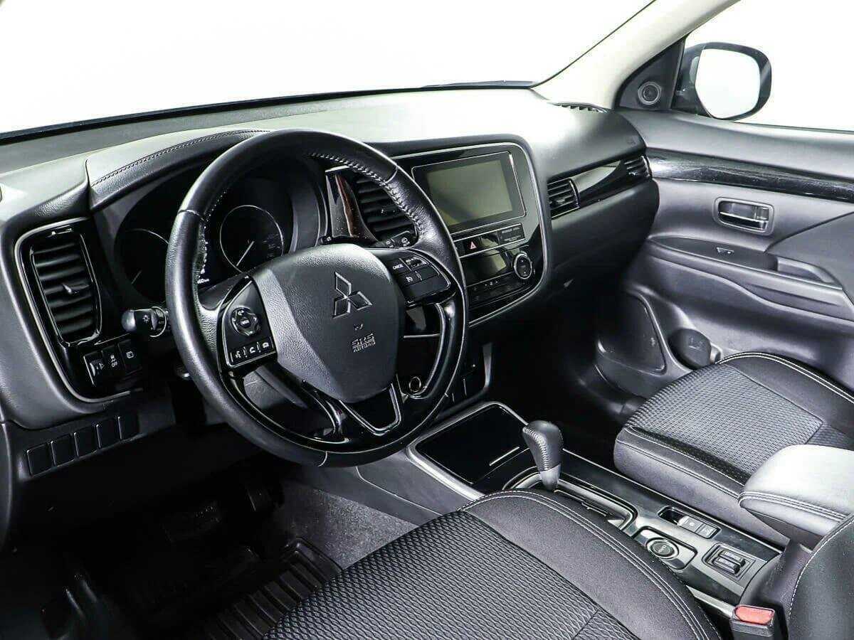 Mitsubishi Outlander с пробегом — 2019 год. Фото: #13