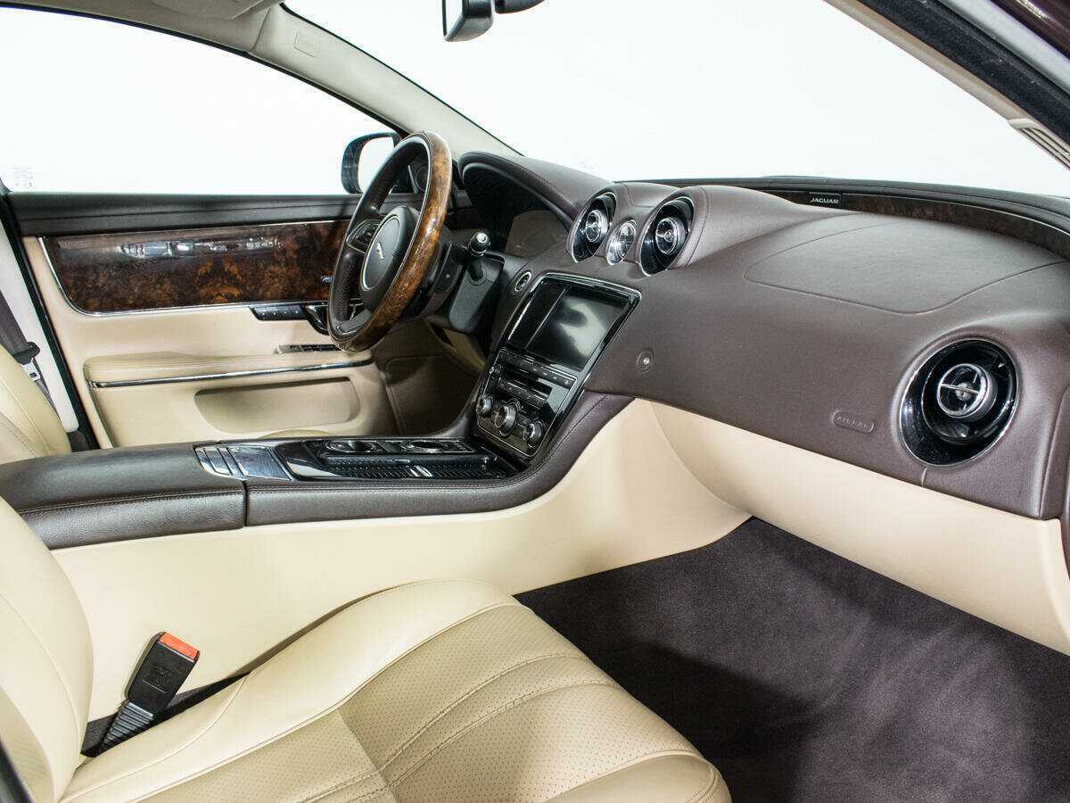 Jaguar XJ с пробегом — 2014 год. Фото: #8