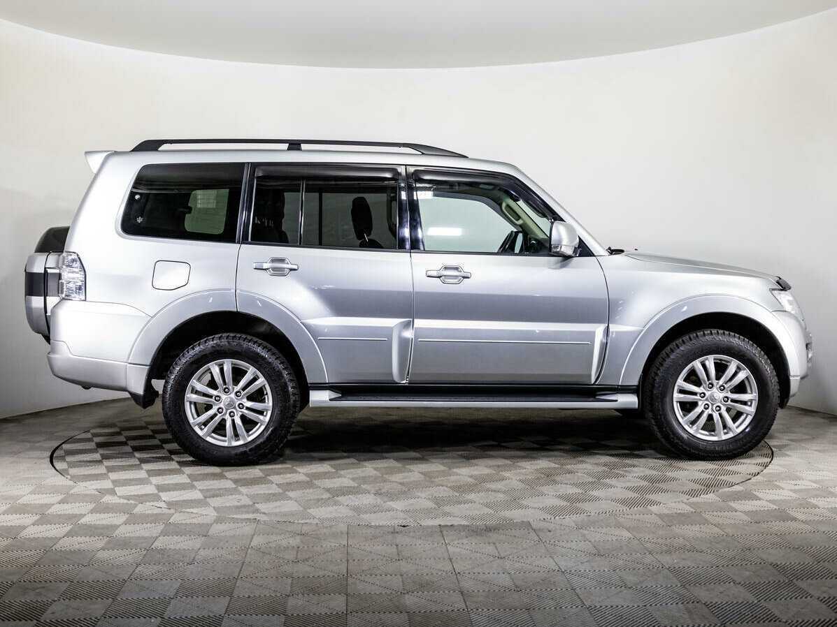 Mitsubishi Pajero с пробегом — 2017 год. Фото: #3
