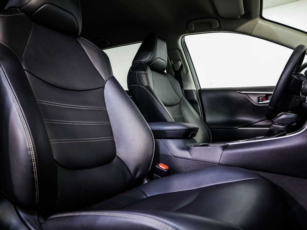 Toyota RAV4 с пробегом — 2021 год. Фото: #11