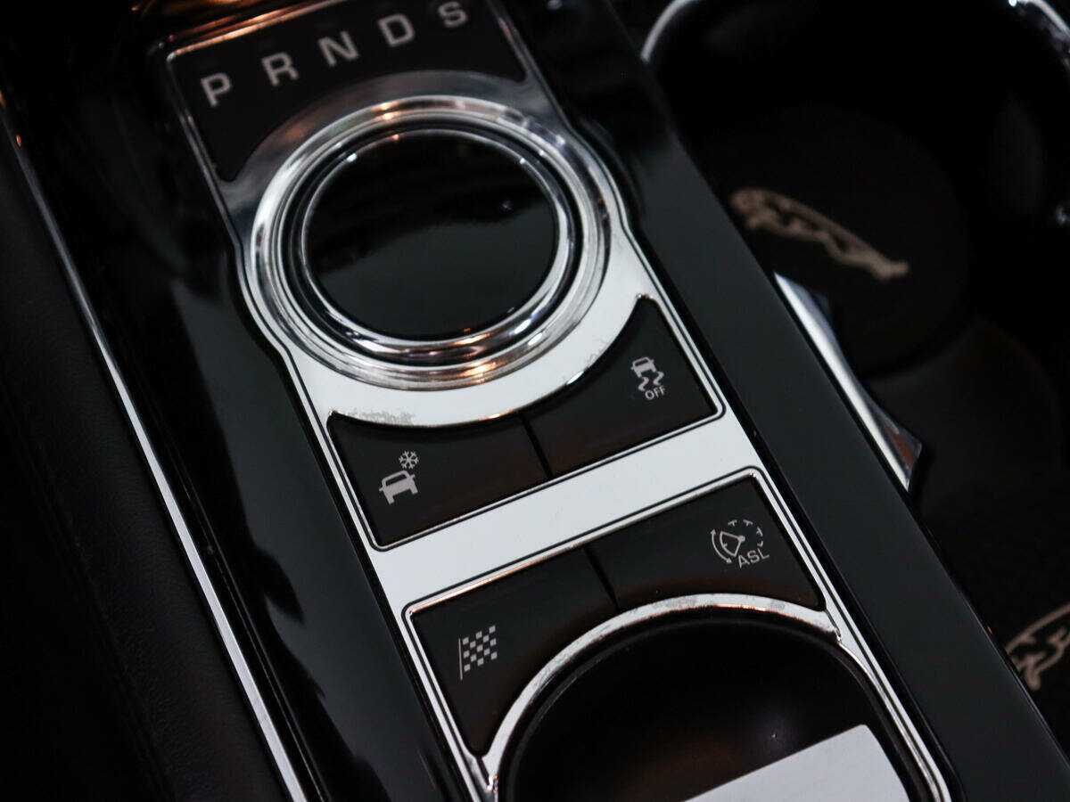 Jaguar XJ с пробегом — 2014 год. Фото: #28