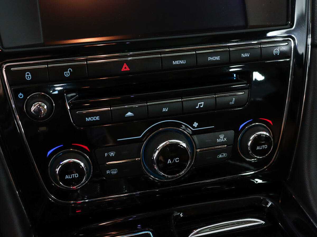 Jaguar XJ с пробегом — 2014 год. Фото: #29