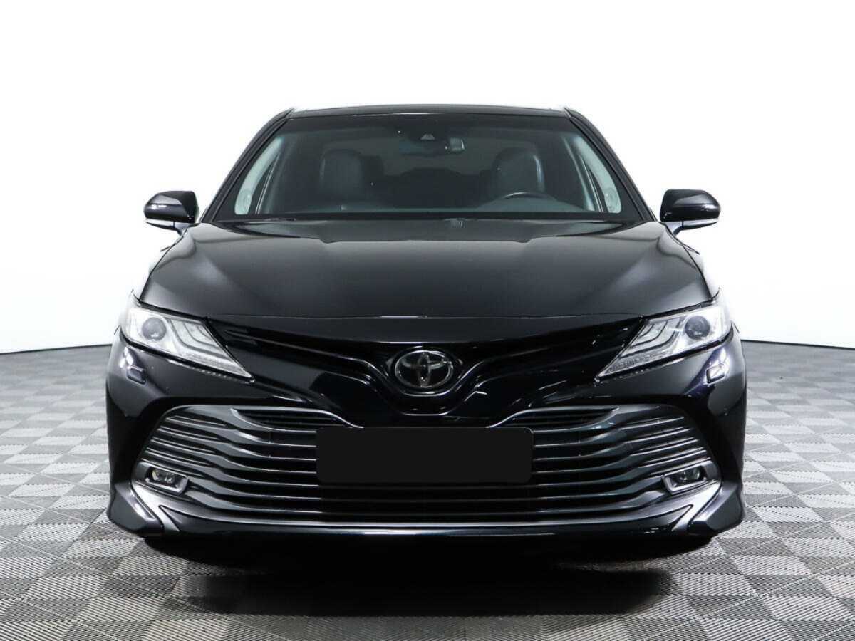 Toyota Camry с пробегом — 2019 год. Фото: #1