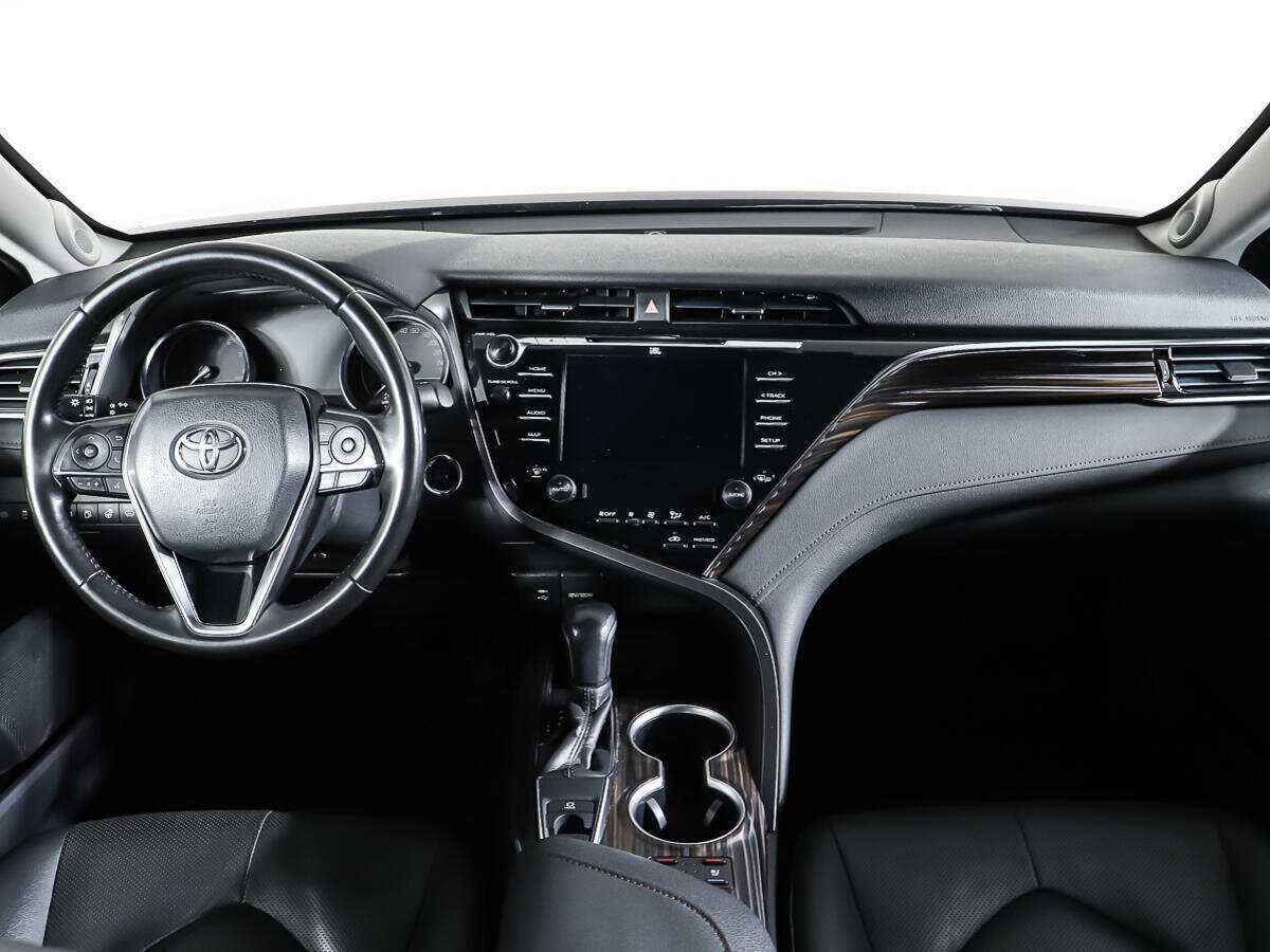 Toyota Camry с пробегом — 2018 год. Фото: #12