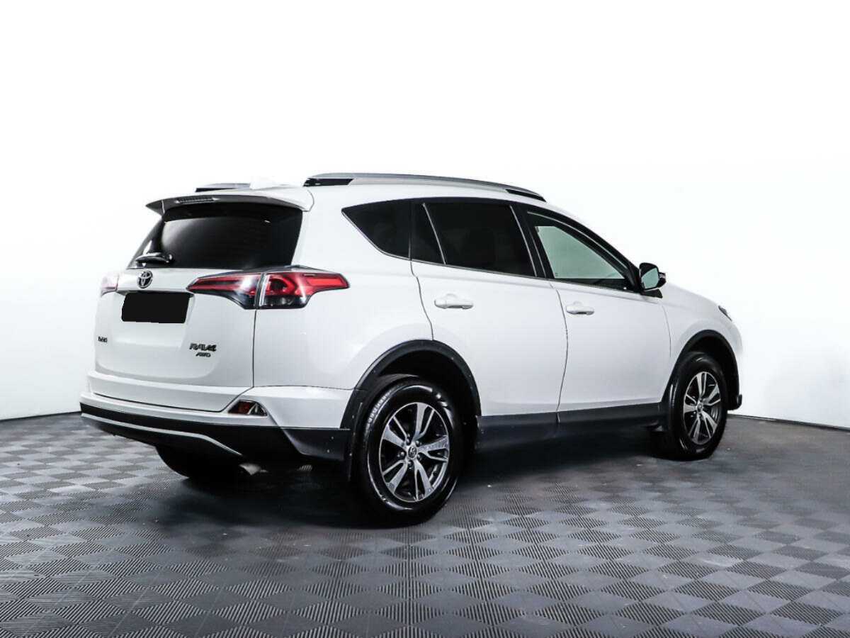 Toyota RAV4 с пробегом — 2017 год. Фото: #4