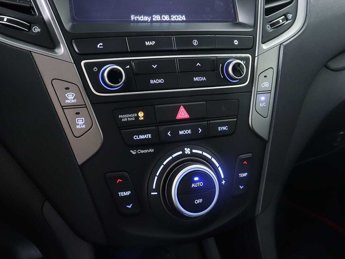 Hyundai Santa Fe с пробегом — 2015 год. Фото: #18