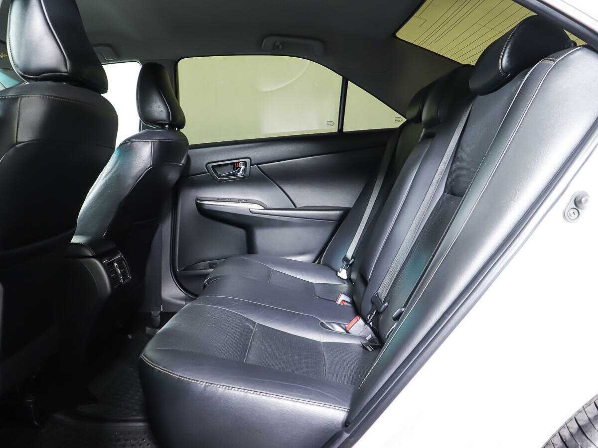 Toyota Camry с пробегом — 2017 год. Фото: #9