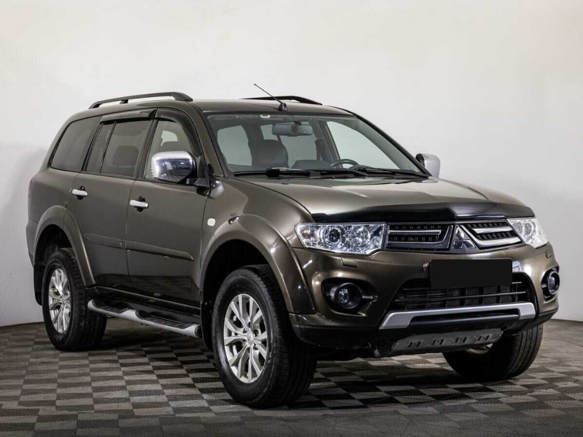 Mitsubishi Pajero Sport с пробегом — 2015 год. Фото: #2