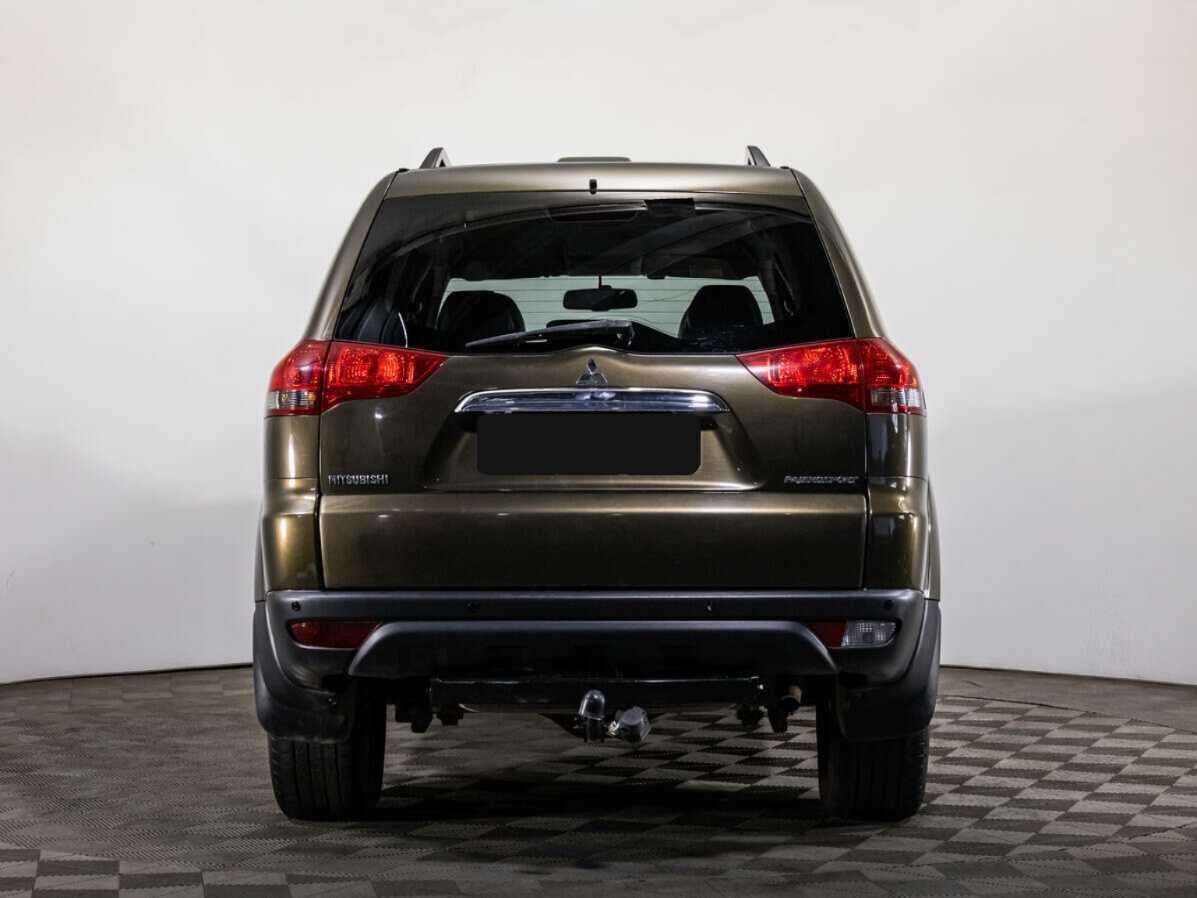 Mitsubishi Pajero Sport с пробегом — 2015 год. Фото: #5