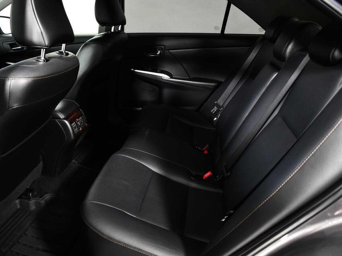 Toyota Camry с пробегом — 2016 год. Фото: #9