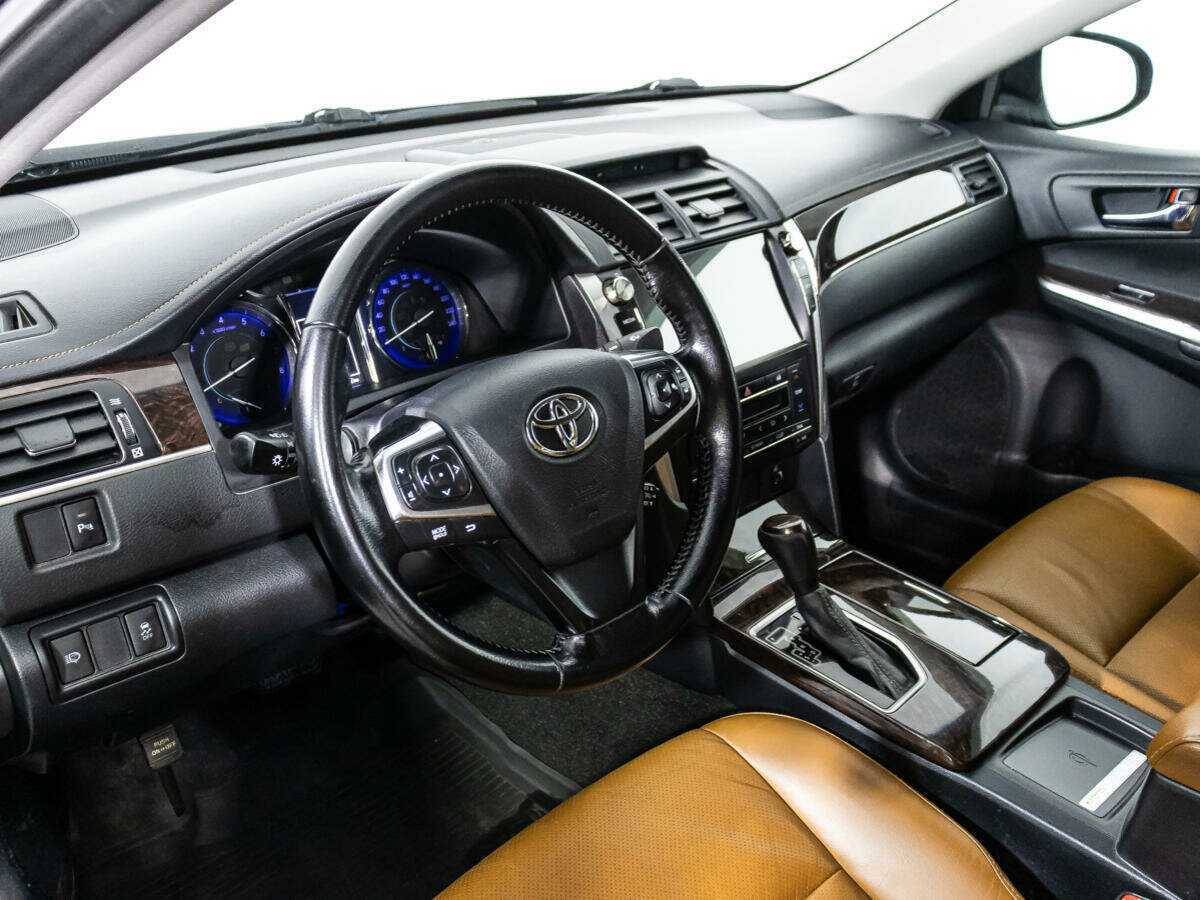 Toyota Camry с пробегом — 2016 год. Фото: #10